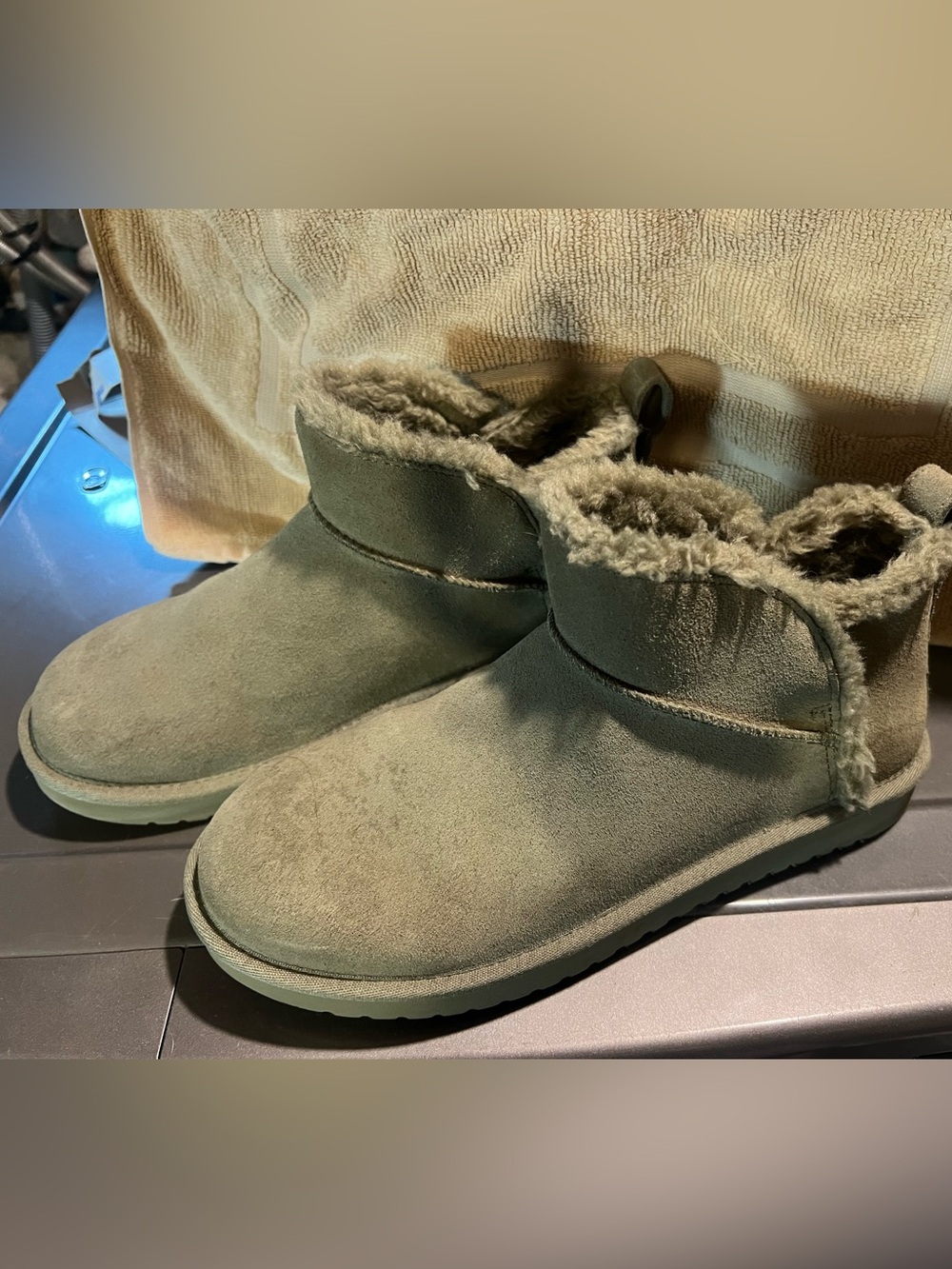 Koolaburra by UGG Short Women’s Limewash suede faux fur lined boots size 9